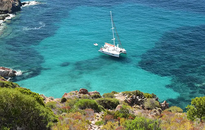 Yachtcharter Korsika - ankern in der Cala di Palu am Capo Rosso
