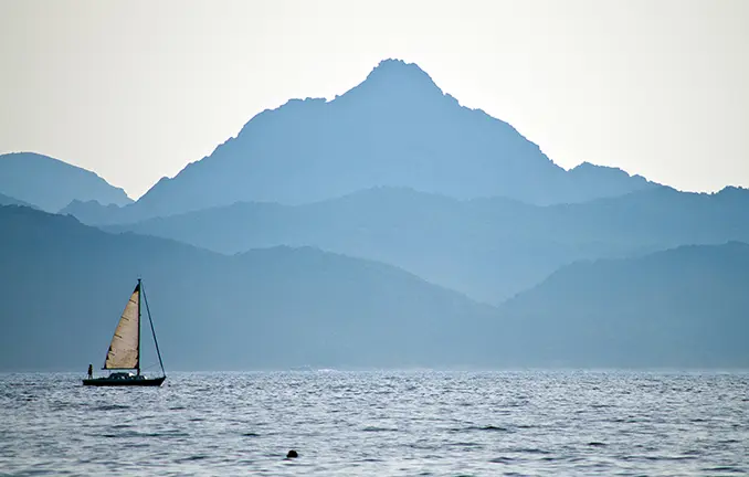 Yachtcharter Korsika - segeln vor Saint Florent